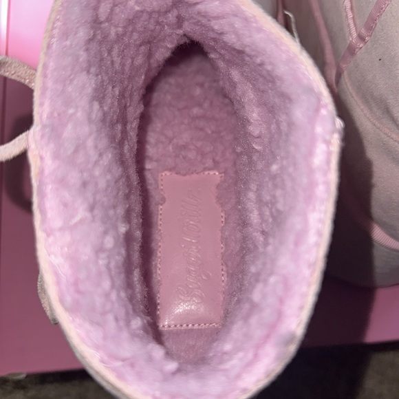Sugar Thrillz pink fuzzy ankle booties 8 - Picture 10 of 10